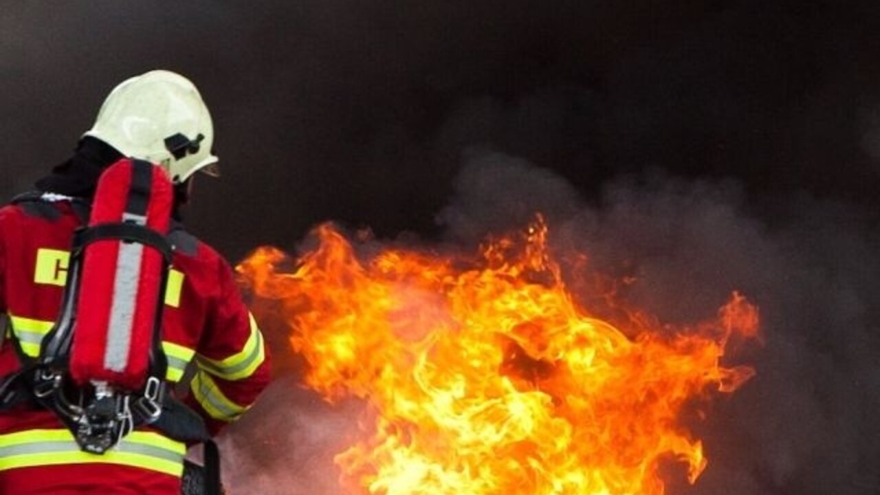 hasič hasiči požiarnik požiarnici požiar oheň (SITA)